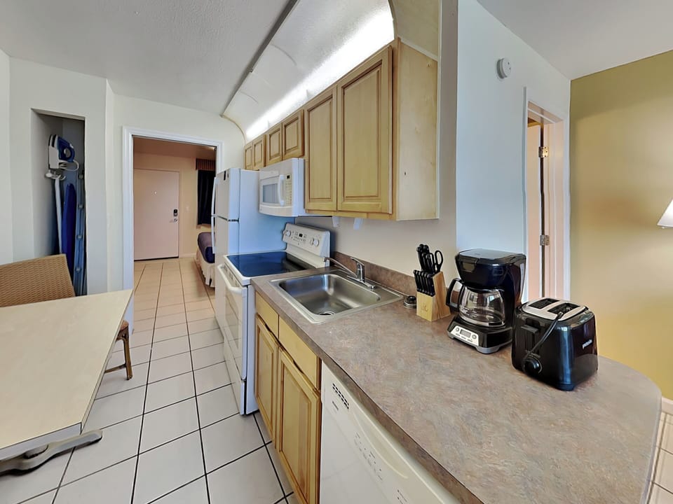 Fully Equipped Kitchen - Full-Size Refrigerator, Stove + Dishwasher