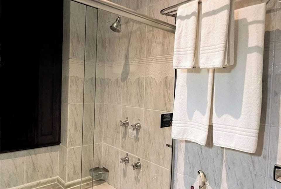 Rinse off comfortably with strong water pressure and fresh towels.