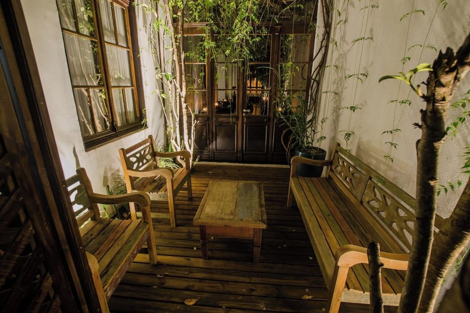 Linger over coffee in the leafy courtyard’s intimate seating.