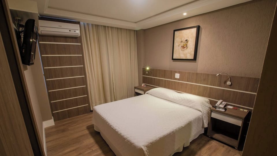 Drift off peacefully in a crisp, quiet double bedroom.