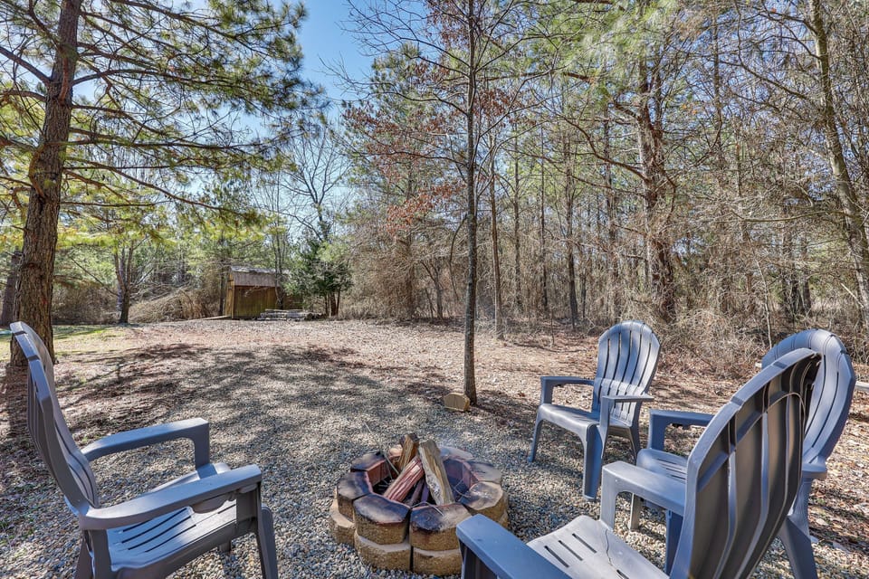 Gather around the firepit for s’mores and stargazing nights.