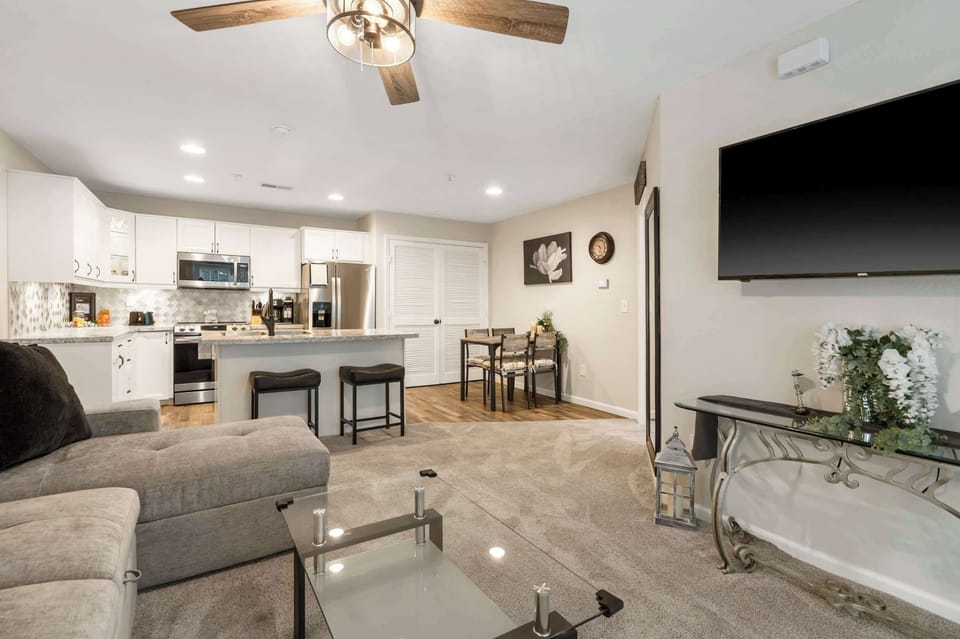 Condo, Multiple Beds, Balcony (Restful Retreat) | Living area