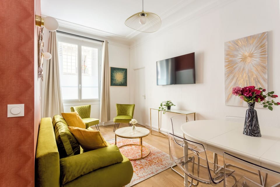 Apartment | Living area | 32-inch Smart TV with cable channels, Netflix, streaming services