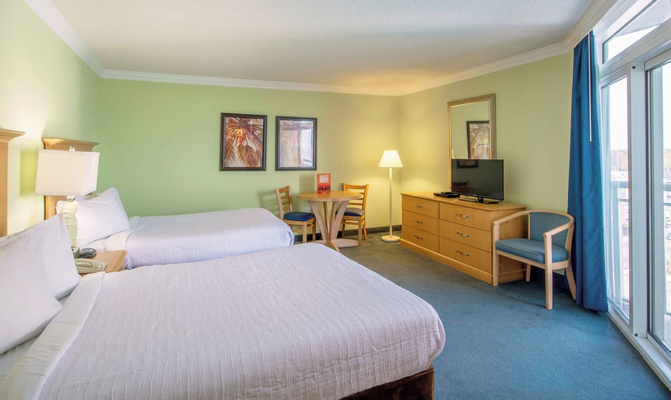 Unit with Queen Beds