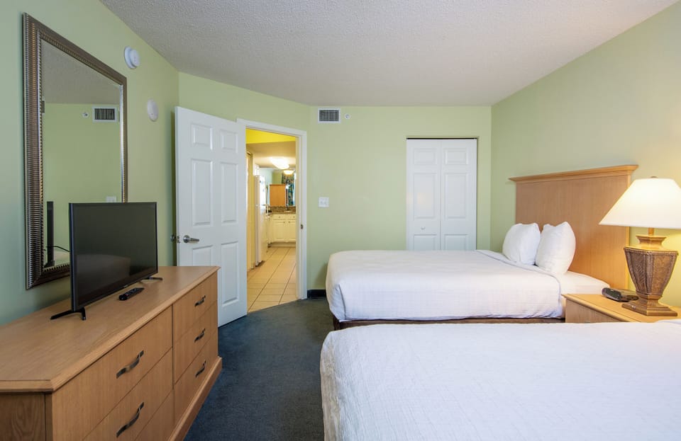 Unit with Queen Beds