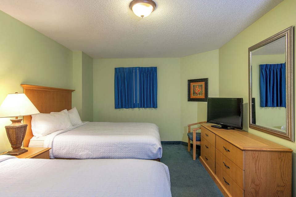 Unit with Queen Beds