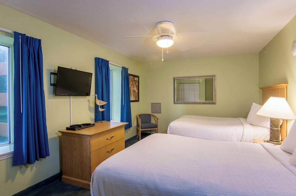 Bedroom with Queen Beds