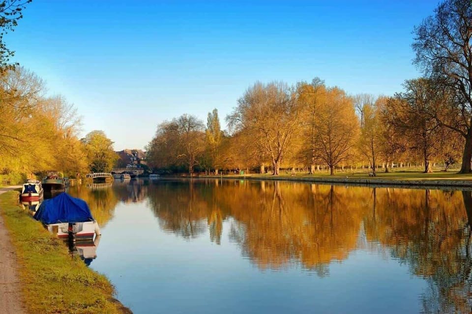 Thames Path & Riverside Walks – ~15 min drive