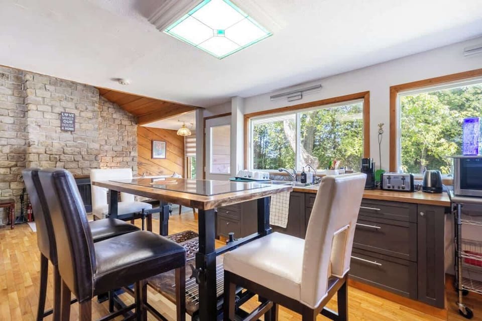Spacious dining area with large windows and plenty of natural light.