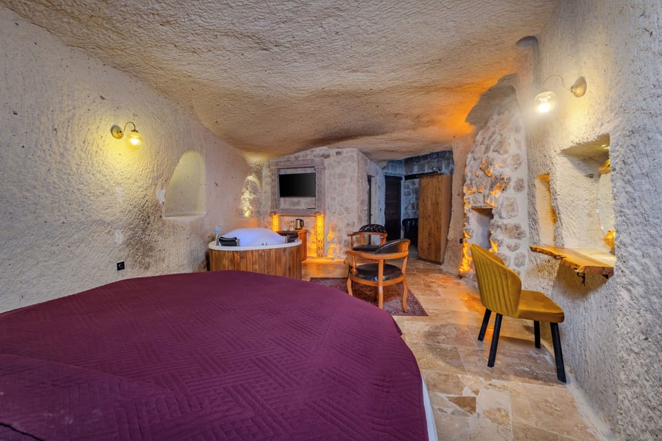 Deluxe Suite | Premium bedding, minibar, individually decorated, individually furnished