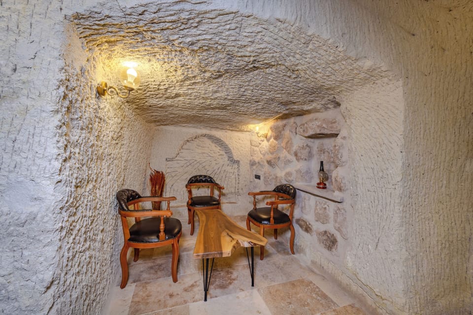 Traditional Studio Suite | Living area | 90-inch TV with satellite channels, heated floors