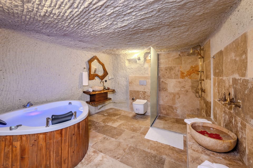 Traditional Studio Suite | Bathroom | Separate tub and shower, jetted tub, hydromassage showerhead