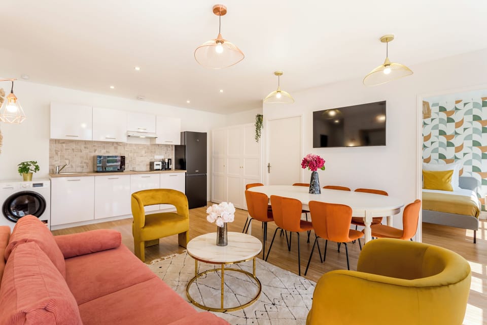 Apartment, Garden View | Living area | 32-inch Smart TV with cable channels, Netflix, streaming services