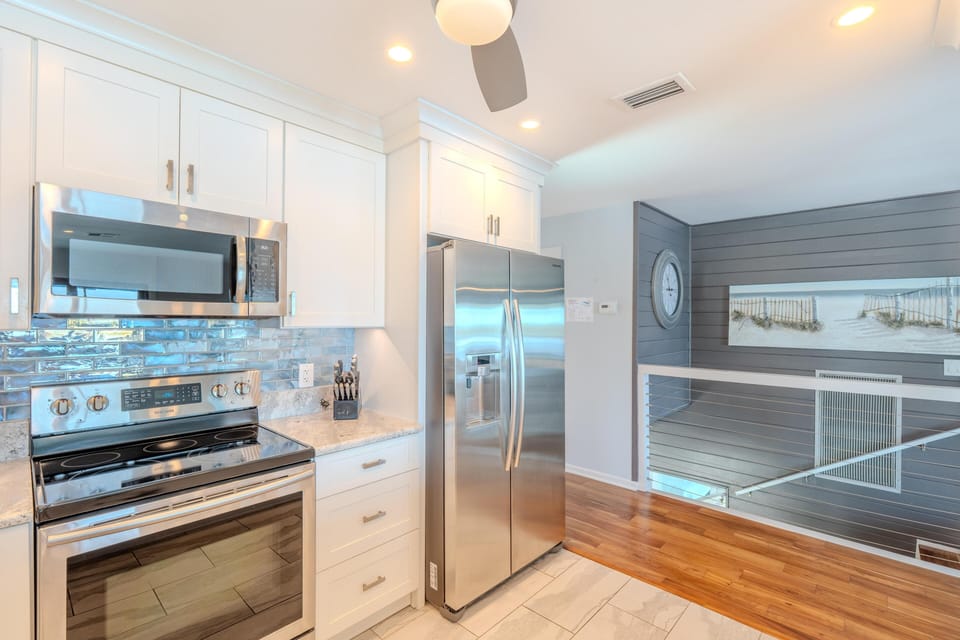 House, Multiple Beds (Club 205 At Bayview) | Private kitchen | Oven, toaster
