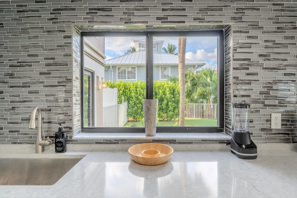 House, Multiple Beds (Club 205 At Bayview) | Interior