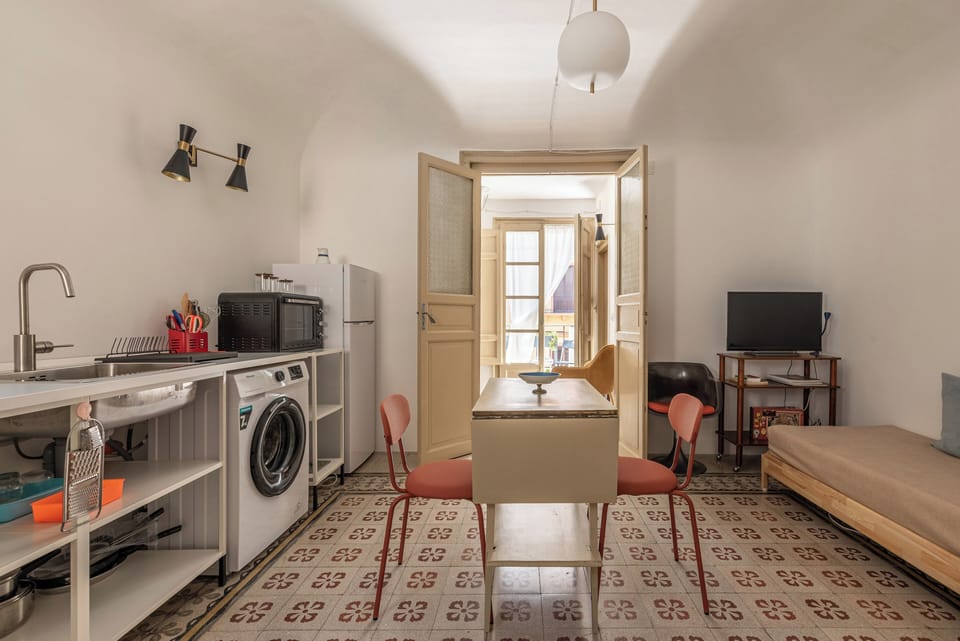Apartment, 1 Bedroom | Private kitchen | Electric kettle, toaster