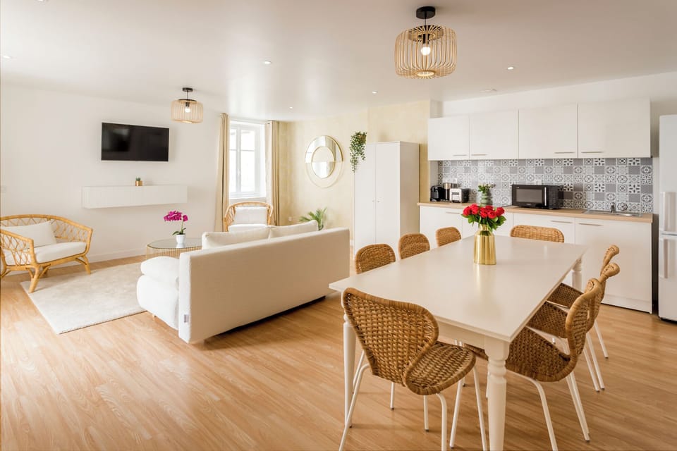 Apartment, Courtyard View | Living area | 32-inch Smart TV with cable channels, Netflix, streaming services