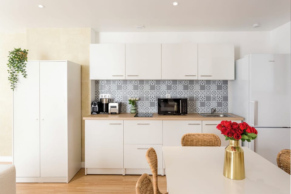 Apartment, Courtyard View | Private kitchen | Fridge, microwave, stovetop, electric kettle