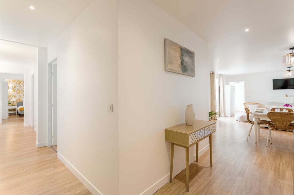 Apartment, Courtyard View | Living area | 32-inch Smart TV with cable channels, Netflix, streaming services