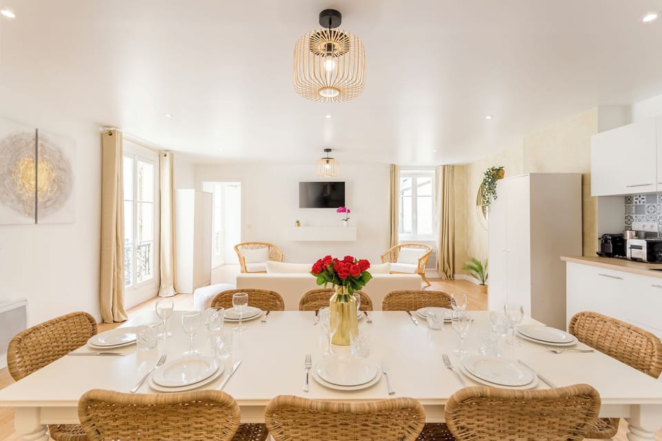 Apartment, Courtyard View | Living area | 32-inch Smart TV with cable channels, Netflix, streaming services