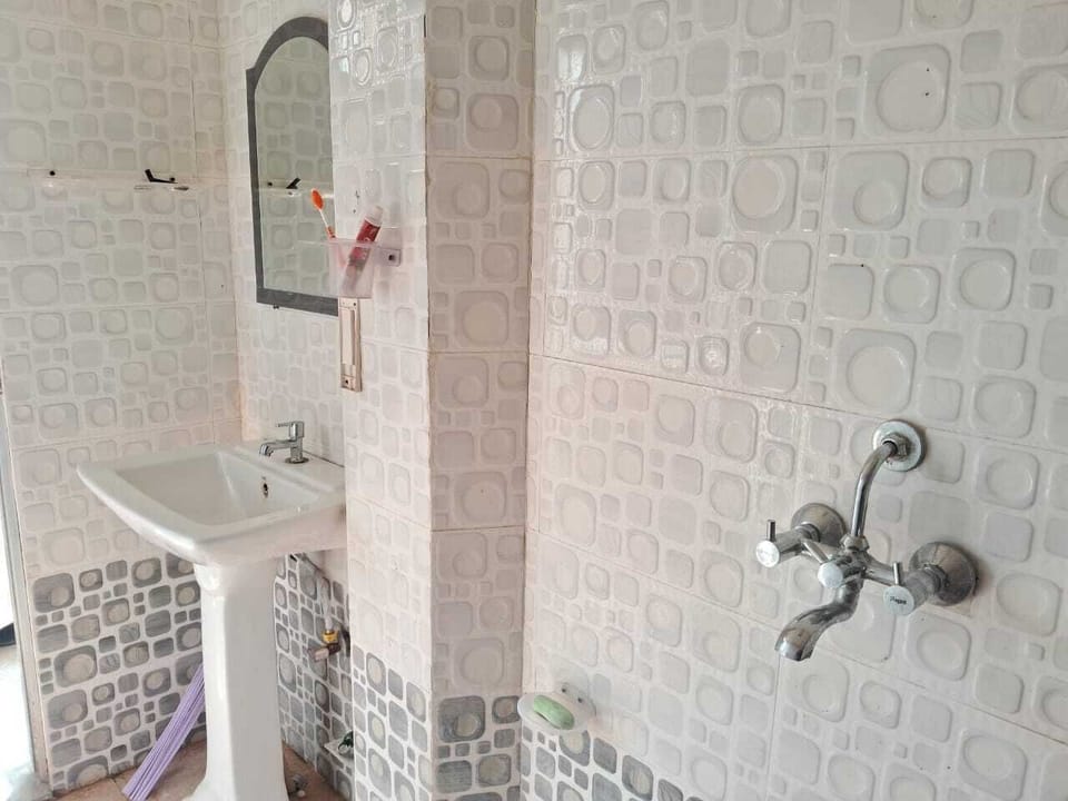 Standard Room | Bathroom | Shower, bidet, towels, soap