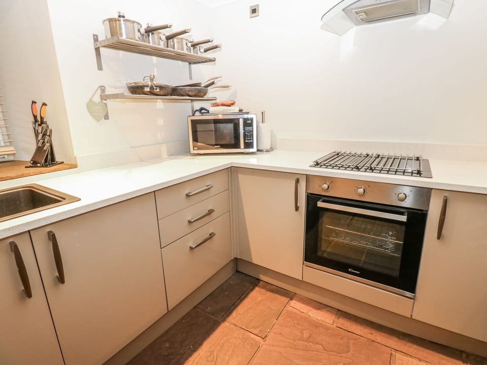 Dishwasher, cookware/dishes/utensils