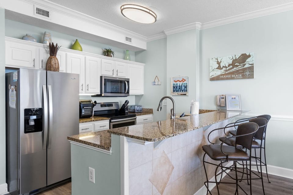 Condo, Multiple Beds (Regency Isle Penthouse 1202) | Private kitchen | Oven, toaster, paper towels