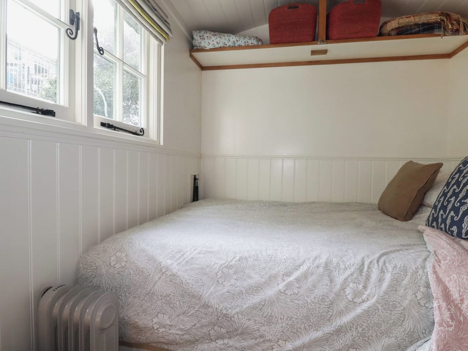 1 bedroom, individually decorated, individually furnished