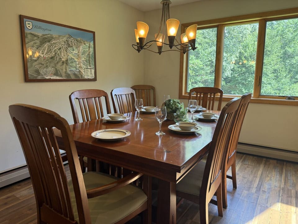 Rustic charm, everyday meals.