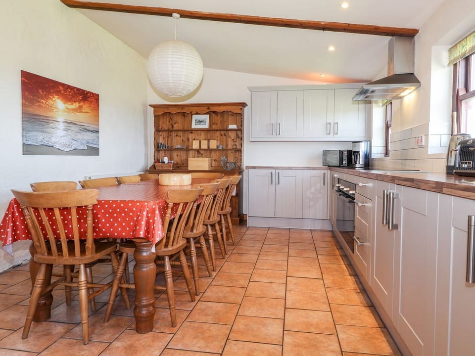 Fridge, microwave, dishwasher, cookware/dishes/utensils