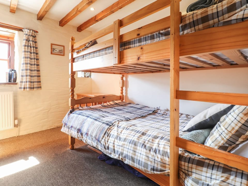 4 bedrooms, individually decorated, individually furnished, free WiFi