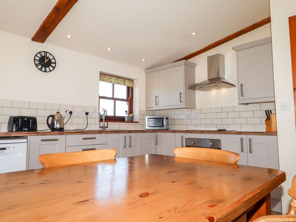 Fridge, microwave, dishwasher, cookware/dishes/utensils