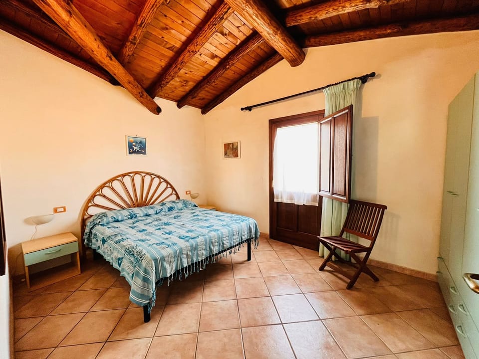 Apartment | Iron/ironing board, cribs/infant beds