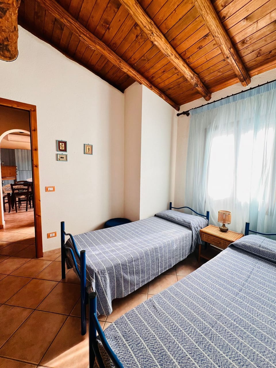Apartment | Iron/ironing board, cribs/infant beds