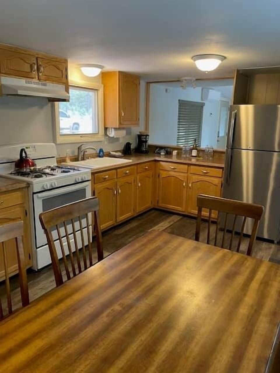 Kitchen - Stove/Oven, Full Frig
