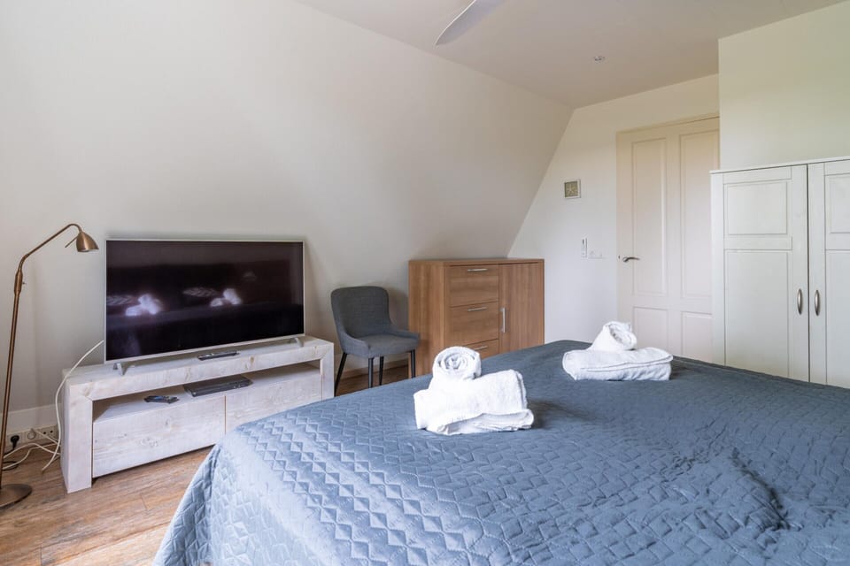 House | 2 bedrooms, individually furnished, iron/ironing board, bed sheets