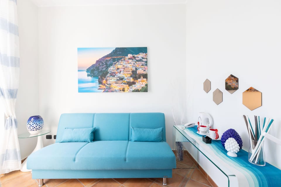 Junior Suite, Jetted Tub | Minibar, in-room safe, desk, soundproofing