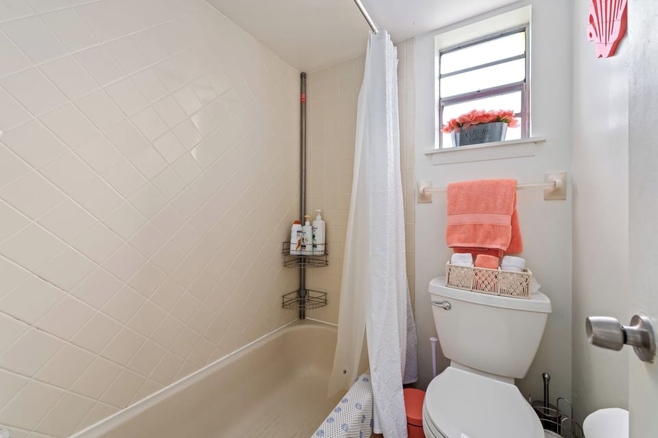 Towels, shampoo, conditioner & body wash are provided for your comfort. 