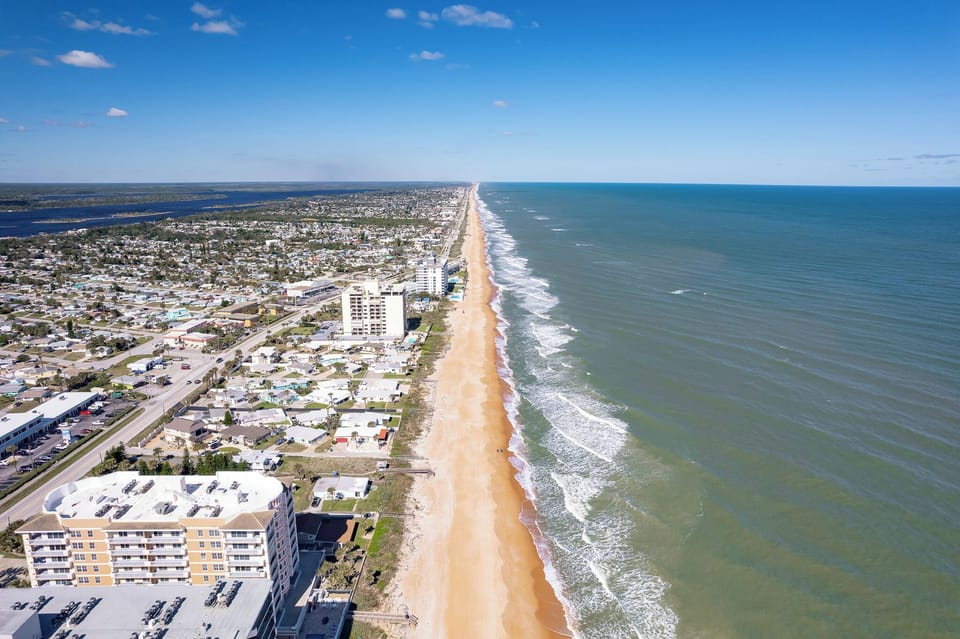 4 min walk to beautiful Ormond Beach, come and enjoy it!