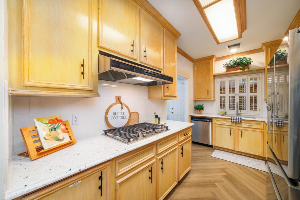 Full kitchen