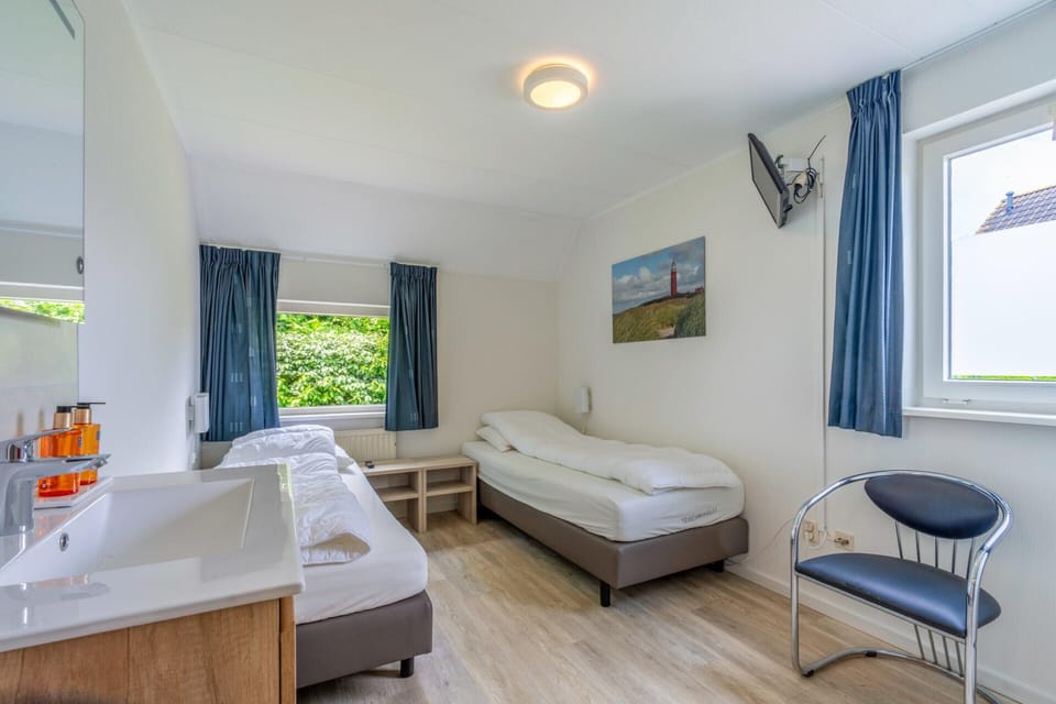 House | 3 bedrooms, individually furnished, bed sheets