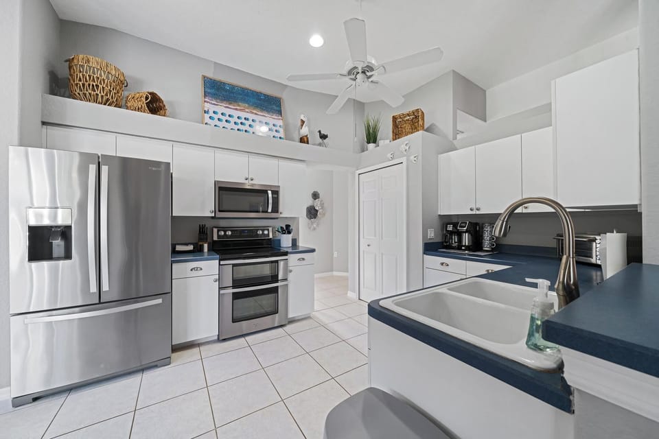 Open modern kitchen w/ all the amenities you need