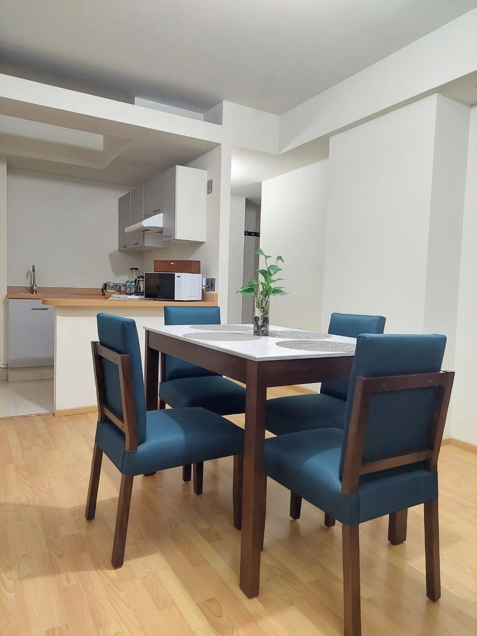 Deluxe Apartment, Garden View | Living area
