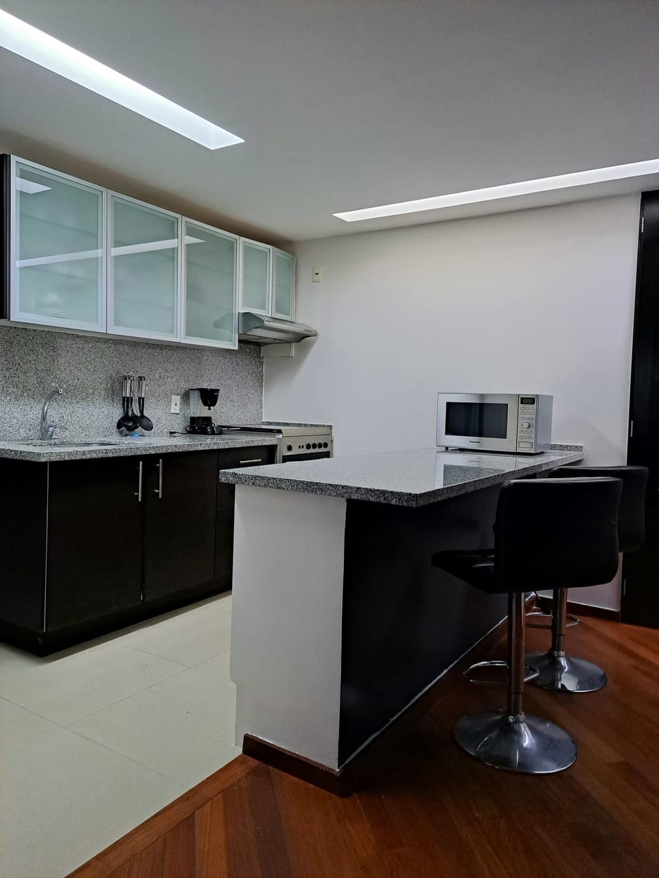 Luxury Apartment, Garden View | Private kitchen
