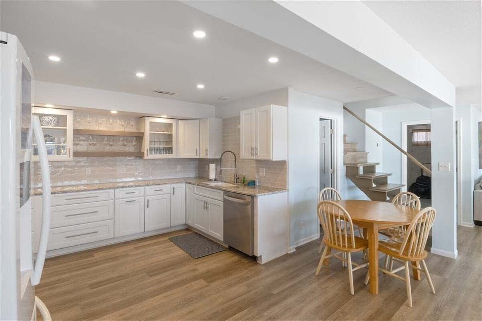 House, Multiple Beds, Patio (Happy Hour) | Private kitchen