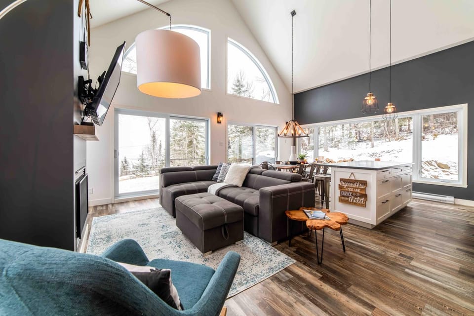 Gather your friends and make the most of this space.
