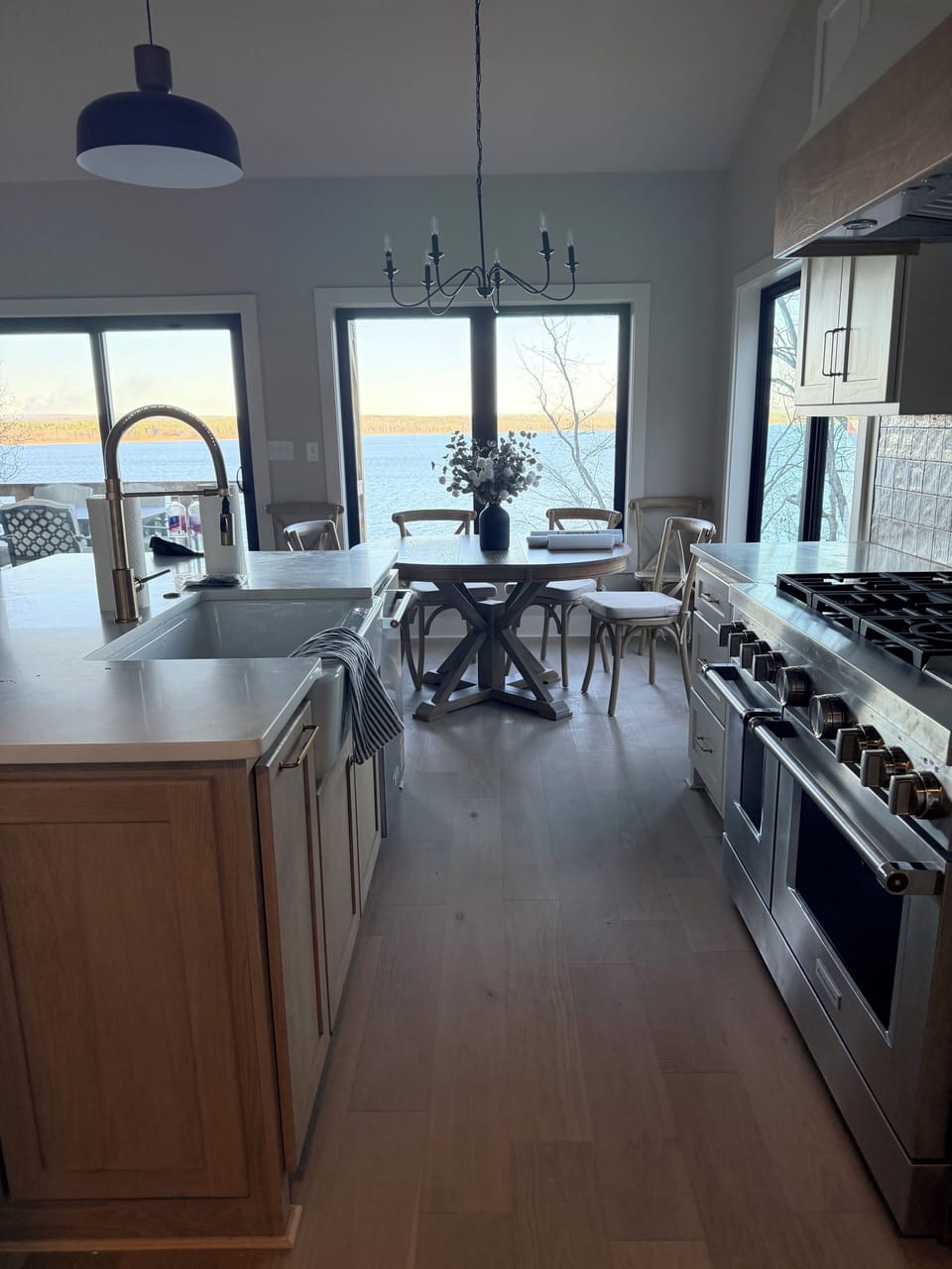 Kitchen and dining with a view 