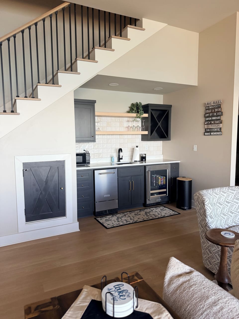 Downstairs kitchenette/wet bar