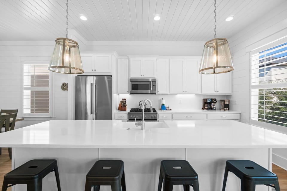 Second Floor Gourmet Kitchen - Bar Seating for 4