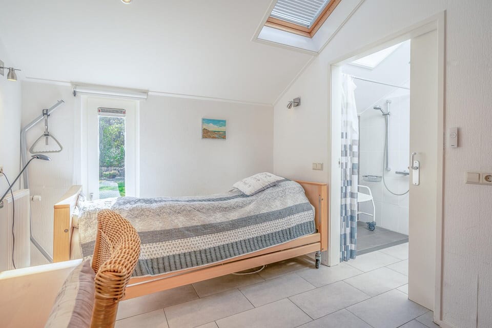 House | 3 bedrooms, individually furnished, bed sheets